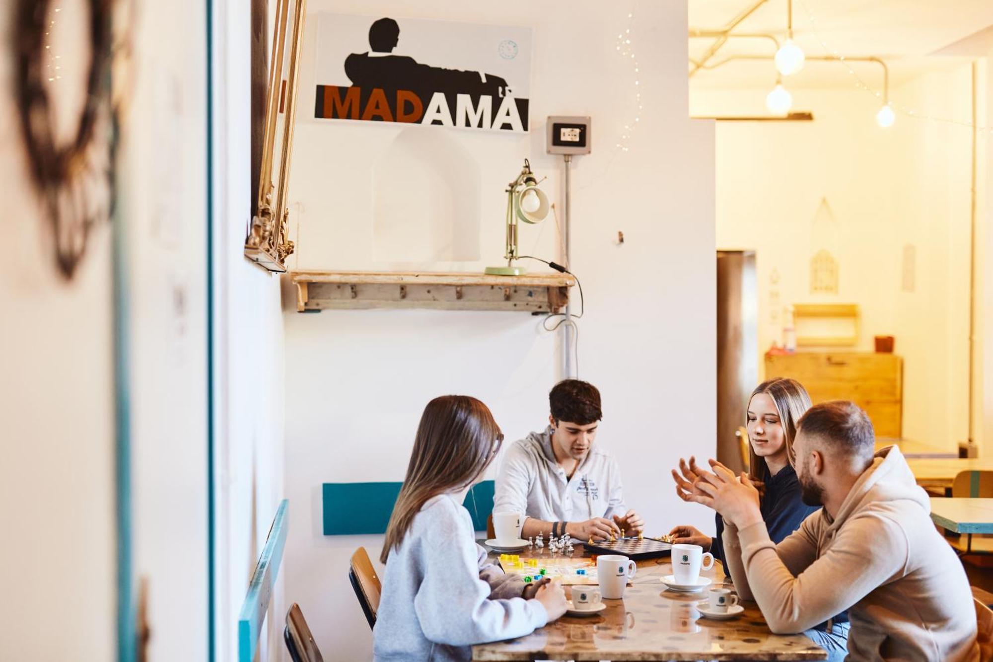 Madama Hostel & Bistrot มิลาน ภายนอก รูปภาพ